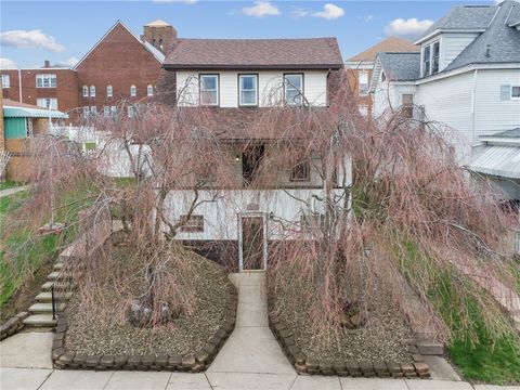 Photo of 1533 Poplar St, Greensburg, PA 15601 (MLS # 1745909)