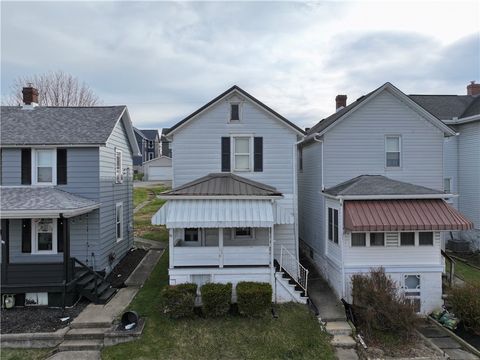 Photo of 1233 Elm St, Greensburg, PA 15601 (MLS # 1736980)
