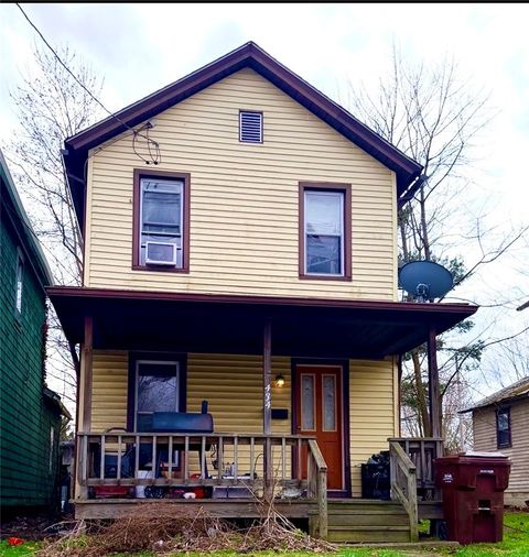 Photo of 434 Prindle St, Sharon, PA 16146 (MLS # 1746197)