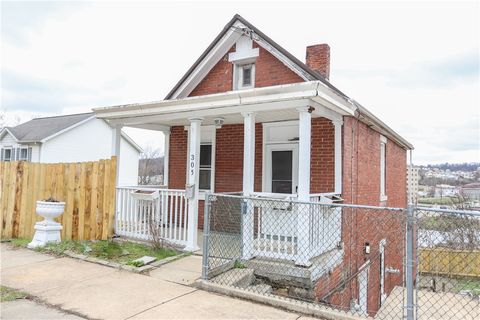 Photo of 305 Chestnut St, Jeannette, PA 15644 (MLS # 1748683)