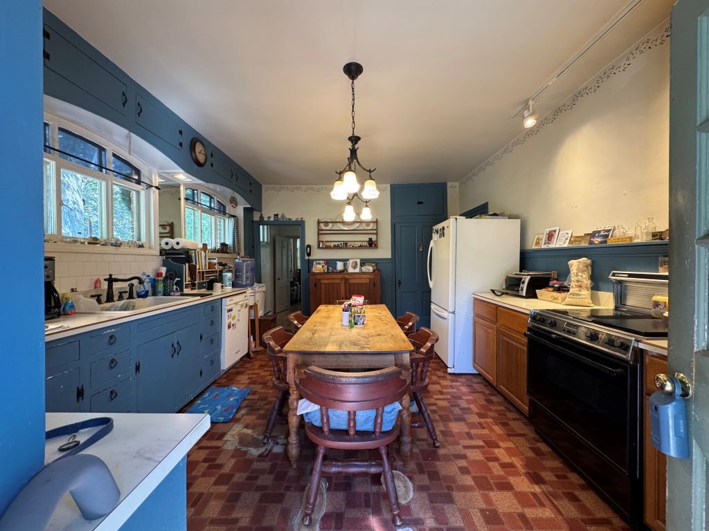 New Castle, Pennsylvania 16101, United States, 4 Bedrooms Bedrooms, ,2 BathroomsBathrooms,Residential,Active,203833