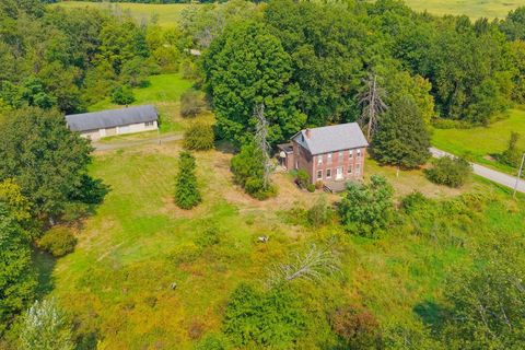 828 Brownhome Rd Scott Twp PA 16101