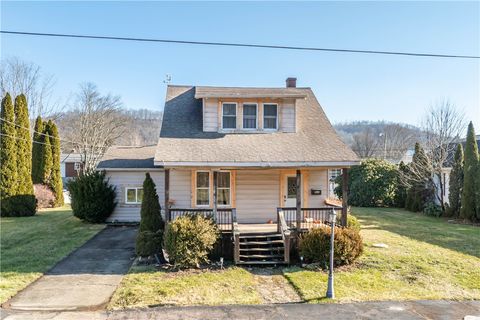 Photo of 829 Oden St, Confluence, PA 15424 (MLS # 1736010)