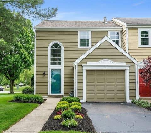 Townhouse For Sale - 2 Greenwich Ct<br/> Oakmont, PA 15139