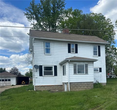 Photo of 205 Stevenson St, Midway, PA 15060 (MLS # 1752854)