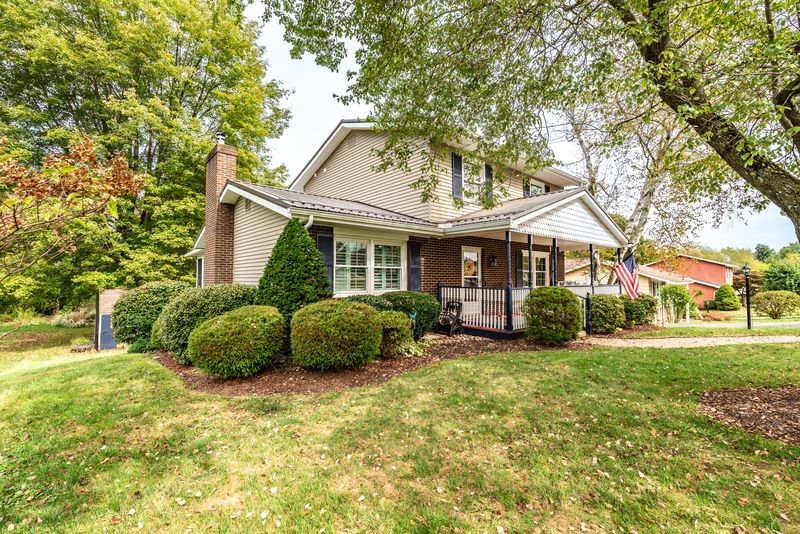 Center Twp, Pennsylvania 16001, United States, 3 Bedrooms Bedrooms, ,2 BathroomsBathrooms,Residential,Active,220344