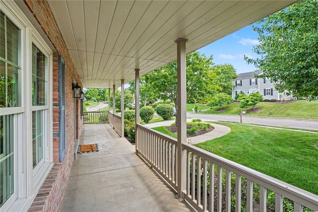 120 Bayberry Ln