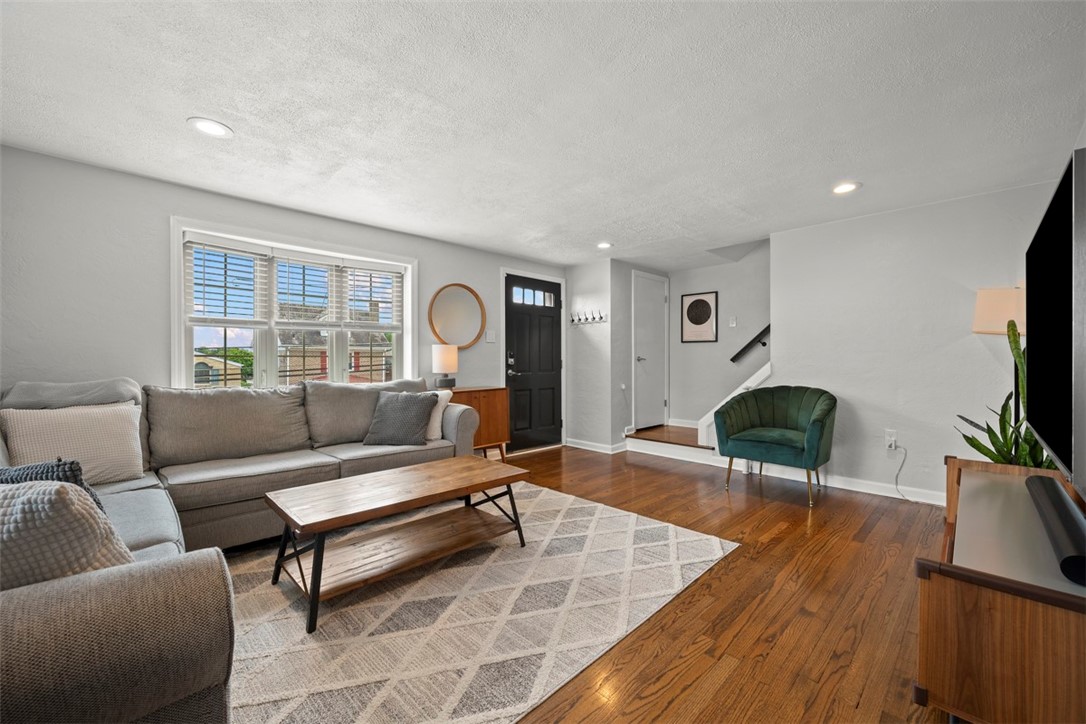 Brookline, Pennsylvania 15226, United States, 3 Bedrooms Bedrooms, ,1 BathroomBathrooms,Residential,Contingent,131134