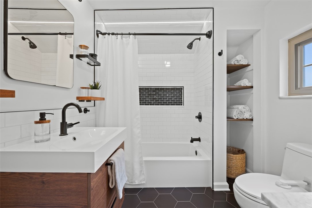 Brookline, Pennsylvania 15226, United States, 3 Bedrooms Bedrooms, ,1 BathroomBathrooms,Residential,Contingent,131134