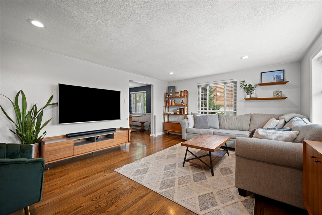 Brookline, Pennsylvania 15226, United States, 3 Bedrooms Bedrooms, ,1 BathroomBathrooms,Residential,Contingent,131134