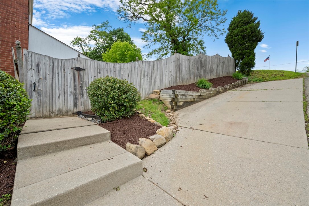 Brookline, Pennsylvania 15226, United States, 3 Bedrooms Bedrooms, ,1 BathroomBathrooms,Residential,Contingent,131134