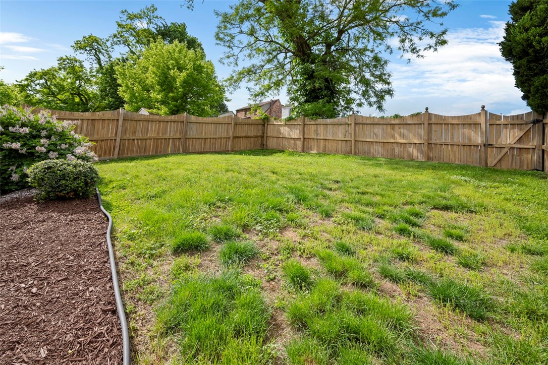 Brookline, Pennsylvania 15226, United States, 3 Bedrooms Bedrooms, ,1 BathroomBathrooms,Residential,Contingent,131134