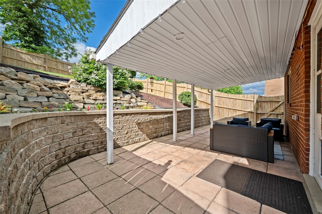 Brookline, Pennsylvania 15226, United States, 3 Bedrooms Bedrooms, ,1 BathroomBathrooms,Residential,Contingent,131134