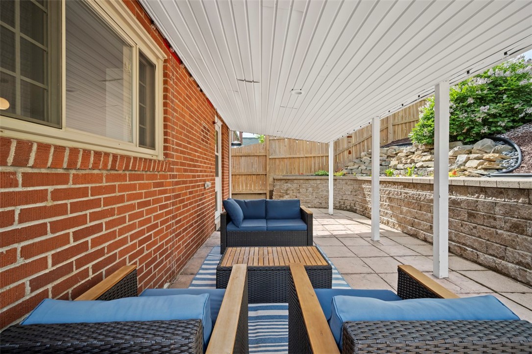 Brookline, Pennsylvania 15226, United States, 3 Bedrooms Bedrooms, ,1 BathroomBathrooms,Residential,Contingent,131134