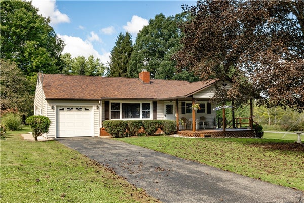 649 N LIBERTY RD, GROVE CITY, PA 16127 - Image ed9de02469bebae224767a5bf9df2231/1683117198
