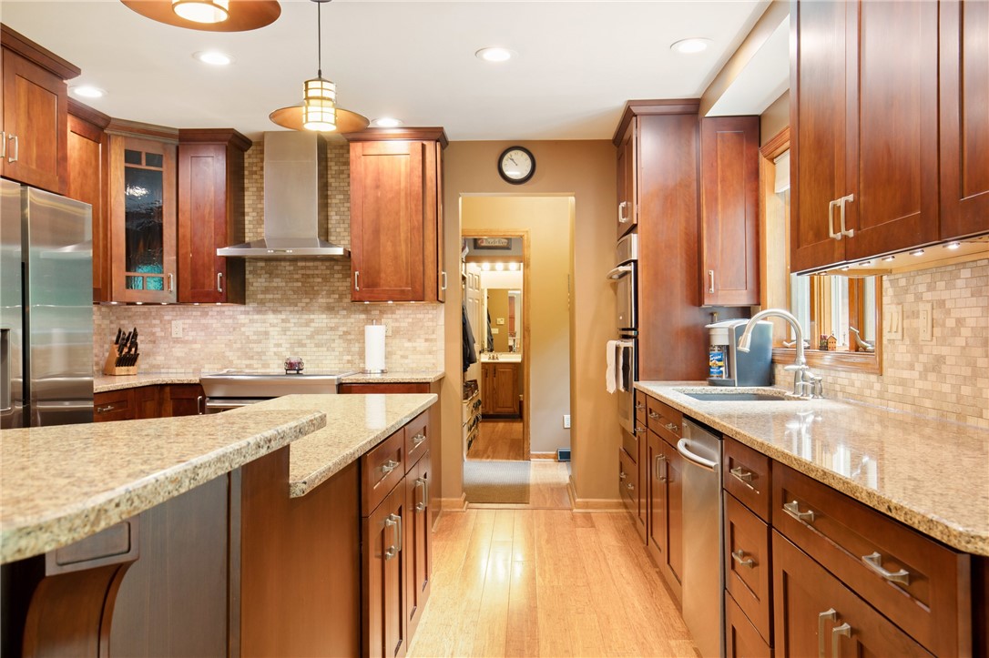 Westmont Hilltop School District, Pennsylvania 15905, United States, 5 Bedrooms Bedrooms, ,4 BathroomsBathrooms,Residential,Active,162014