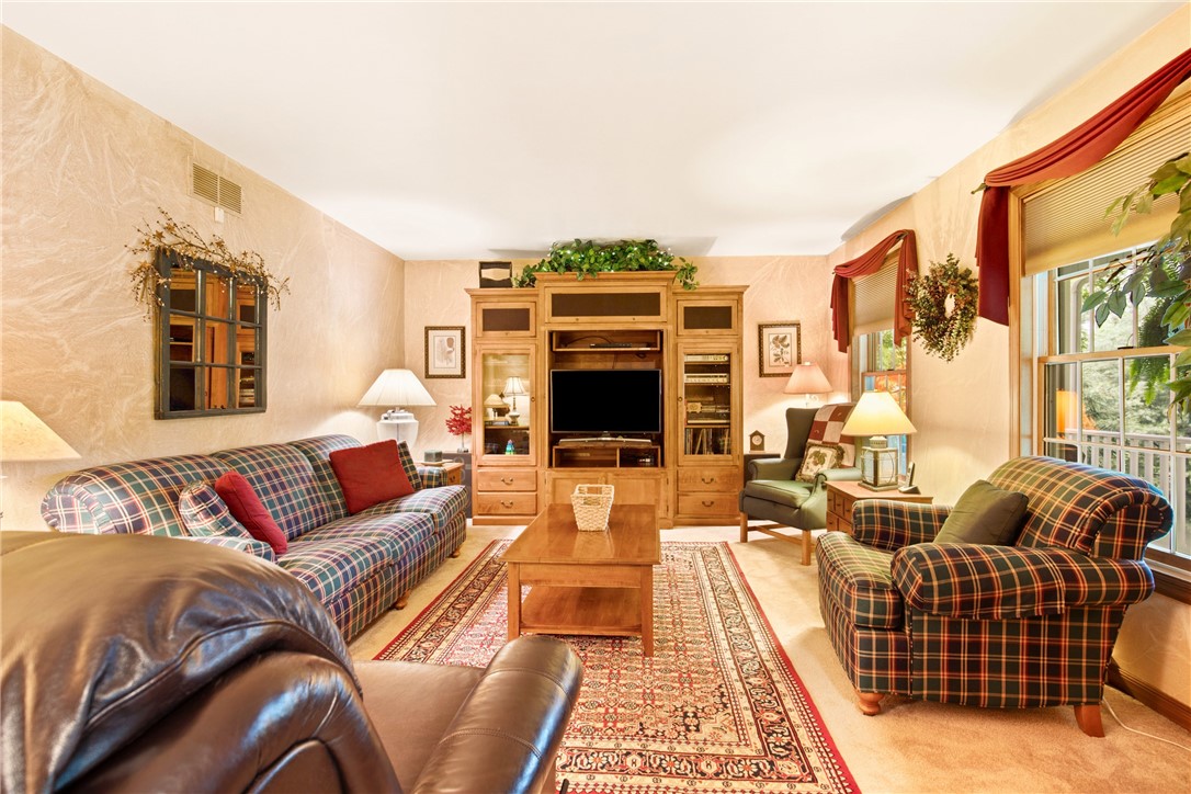 Westmont Hilltop School District, Pennsylvania 15905, United States, 5 Bedrooms Bedrooms, ,4 BathroomsBathrooms,Residential,Active,162014