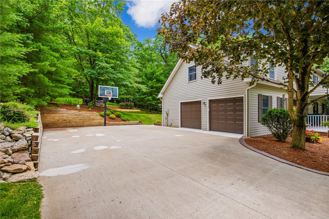 Westmont Hilltop School District, Pennsylvania 15905, United States, 5 Bedrooms Bedrooms, ,4 BathroomsBathrooms,Residential,Active,162014