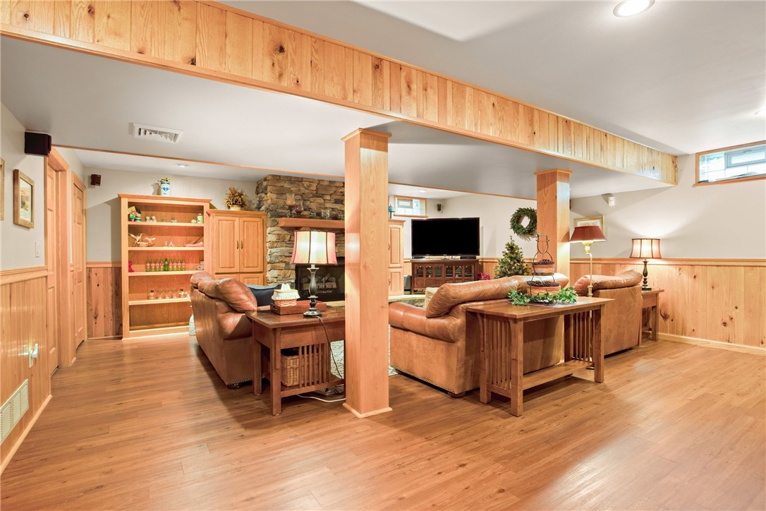 Westmont Hilltop School District, Pennsylvania 15905, United States, 5 Bedrooms Bedrooms, ,4 BathroomsBathrooms,Residential,Active,162014