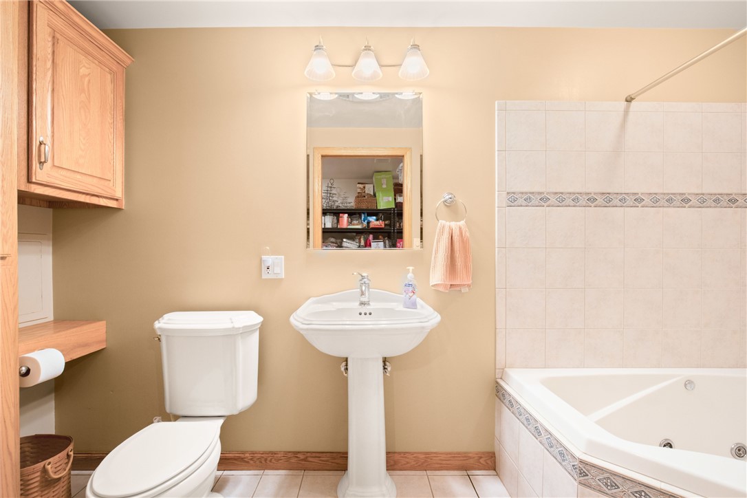 Westmont Hilltop School District, Pennsylvania 15905, United States, 5 Bedrooms Bedrooms, ,4 BathroomsBathrooms,Residential,Active,162014