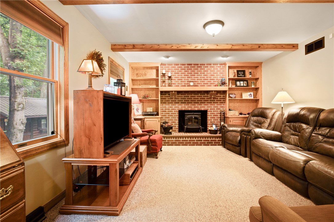 Westmont Hilltop School District, Pennsylvania 15905, United States, 5 Bedrooms Bedrooms, ,4 BathroomsBathrooms,Residential,Active,162014