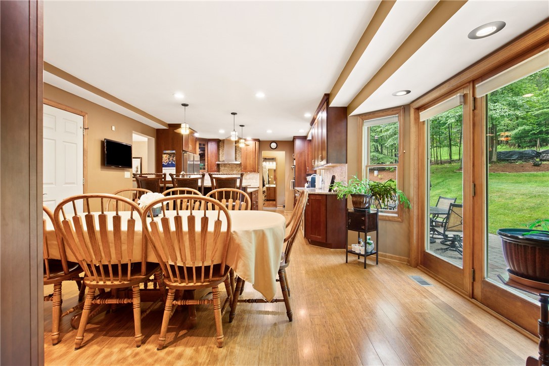 Westmont Hilltop School District, Pennsylvania 15905, United States, 5 Bedrooms Bedrooms, ,4 BathroomsBathrooms,Residential,Active,162014