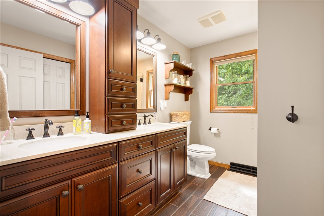 Westmont Hilltop School District, Pennsylvania 15905, United States, 5 Bedrooms Bedrooms, ,4 BathroomsBathrooms,Residential,Active,162014