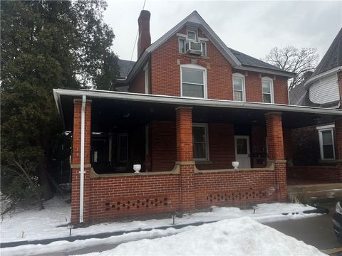 Photo of 426 E 2nd Ave, Tarentum, PA 15084 (MLS # 1740117)