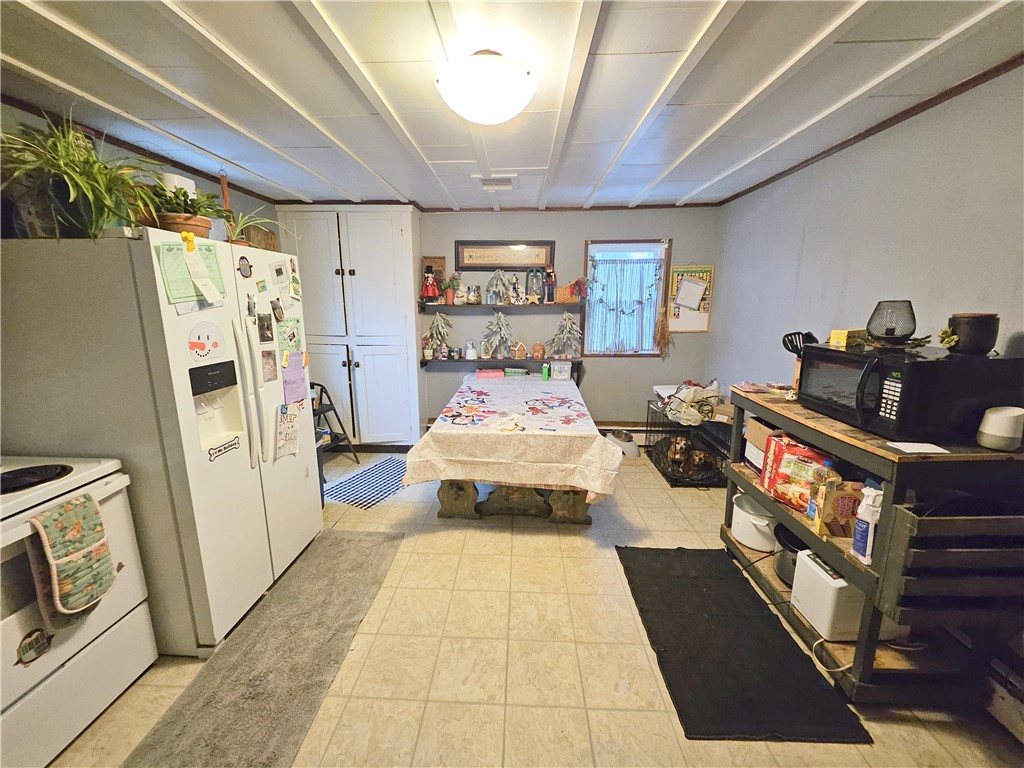 Slippery Rock Boro, Pennsylvania 16057, United States, 4 Bedrooms Bedrooms, ,2 BathroomsBathrooms,Residential,Active,253502