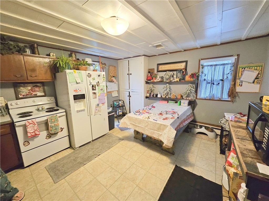 Slippery Rock Boro, Pennsylvania 16057, United States, 4 Bedrooms Bedrooms, ,2 BathroomsBathrooms,Residential,Active,253502