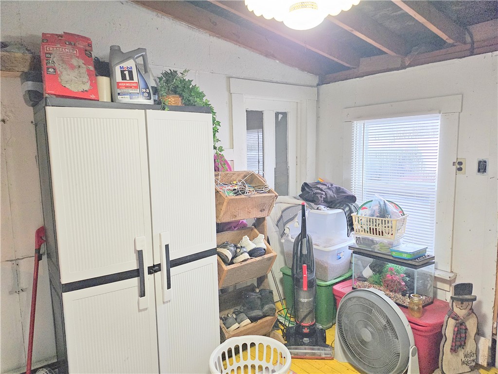 Slippery Rock Boro, Pennsylvania 16057, United States, 4 Bedrooms Bedrooms, ,2 BathroomsBathrooms,Residential,Active,253502