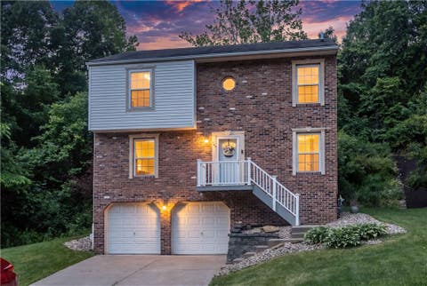 Photo of 121 Shelbourne Dr, Coraopolis, PA 15108 (MLS # 1759721)