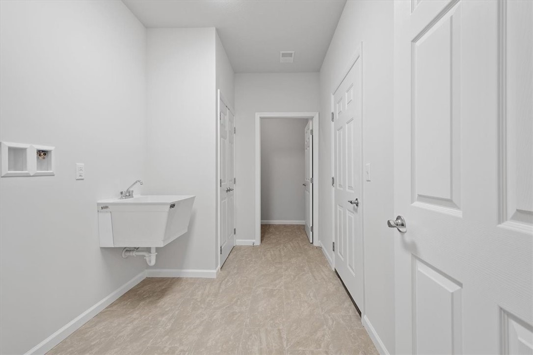 Moon/Crescent Twp, Pennsylvania 15046, United States, 3 Bedrooms Bedrooms, ,3 BathroomsBathrooms,Residential,Active,58658