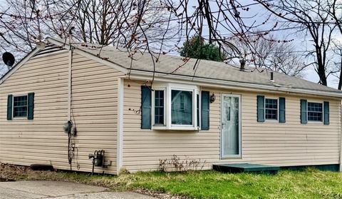 Photo of 25 Lincoln Ave, Wheatland, PA 16161 (MLS # 1746133)
