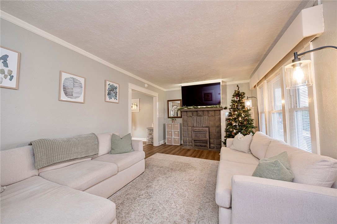 Dormont, Pennsylvania 15216, United States, 3 Bedrooms Bedrooms, ,1 BathroomBathrooms,Residential,Active,251495