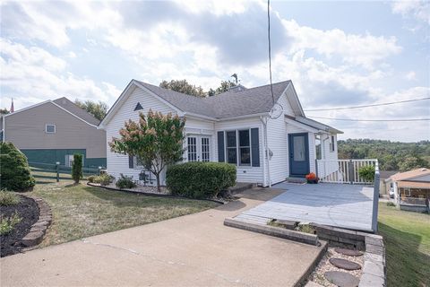 Photo of 1648 Pierce St Ave, Washington, PA 15301 (MLS # 1736159)