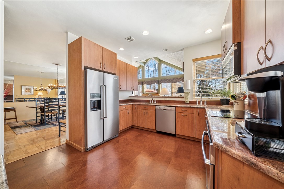 2406 South Ridge Lane Ln, Hidden Valley, Pennsylvania image 4