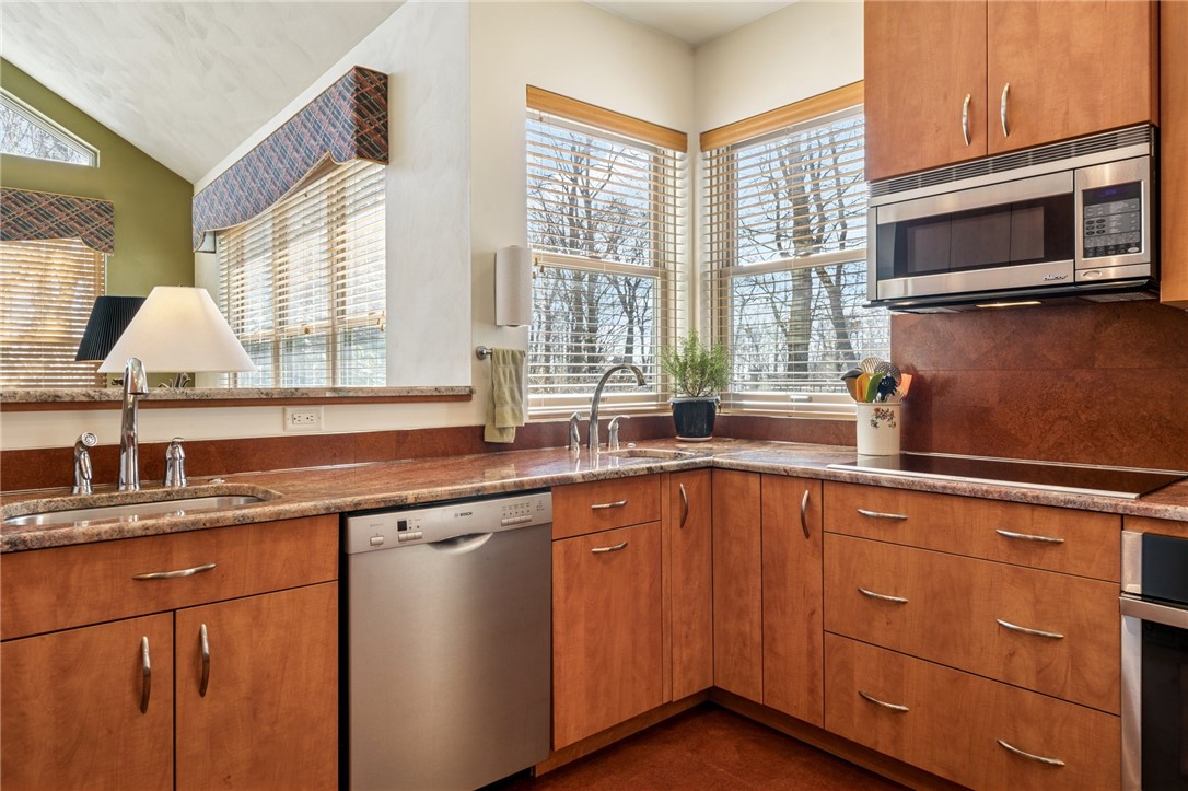 2406 South Ridge Lane Ln, Hidden Valley, Pennsylvania image 5