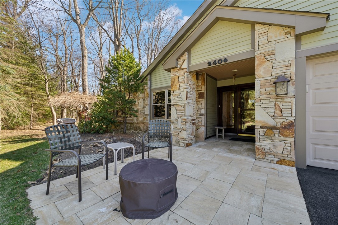 2406 South Ridge Lane Ln, Hidden Valley, Pennsylvania image 1