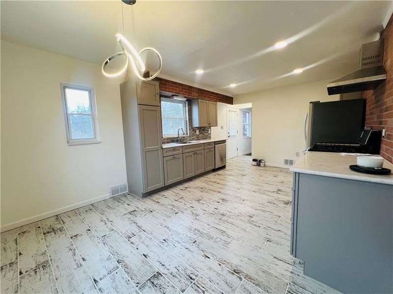 Baldwin Boro, Pennsylvania 15227, United States, 4 Bedrooms Bedrooms, ,2 BathroomsBathrooms,Residential,Active,6745