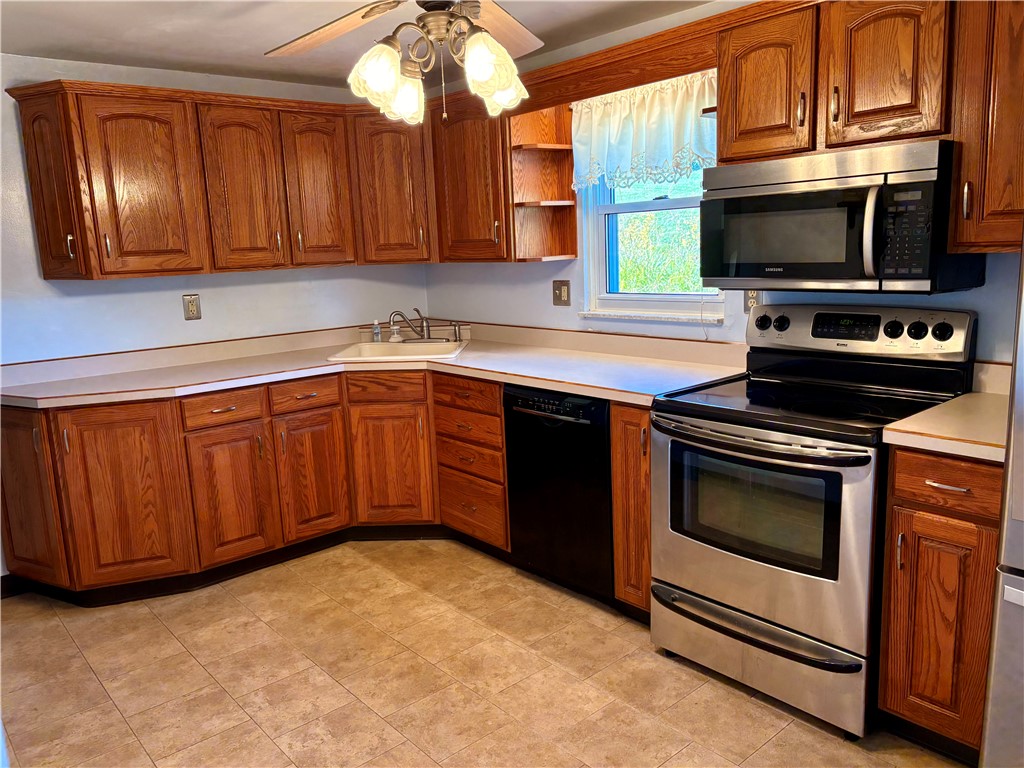 4426 East Barlind Dr Dr, Whitehall, Pennsylvania image 5