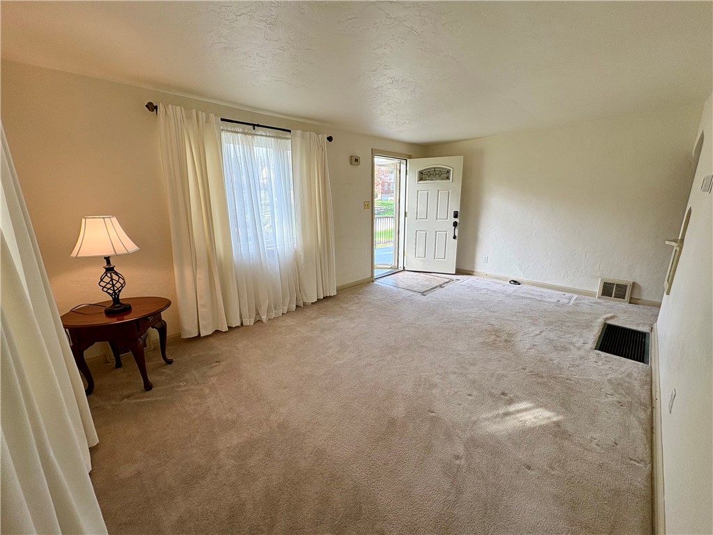 4426 East Barlind Dr Dr, Whitehall, Pennsylvania image 7