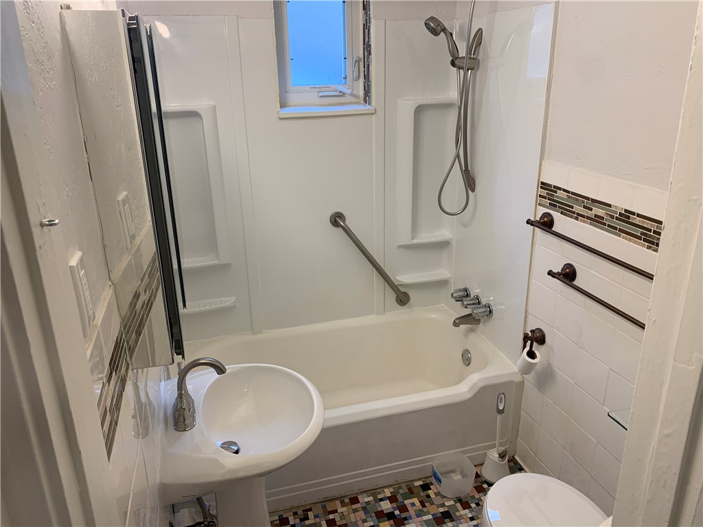 Squirrel Hill, Pennsylvania 15217, United States, 2 Bedrooms Bedrooms, ,1 BathroomBathrooms,Residential,Active,184252