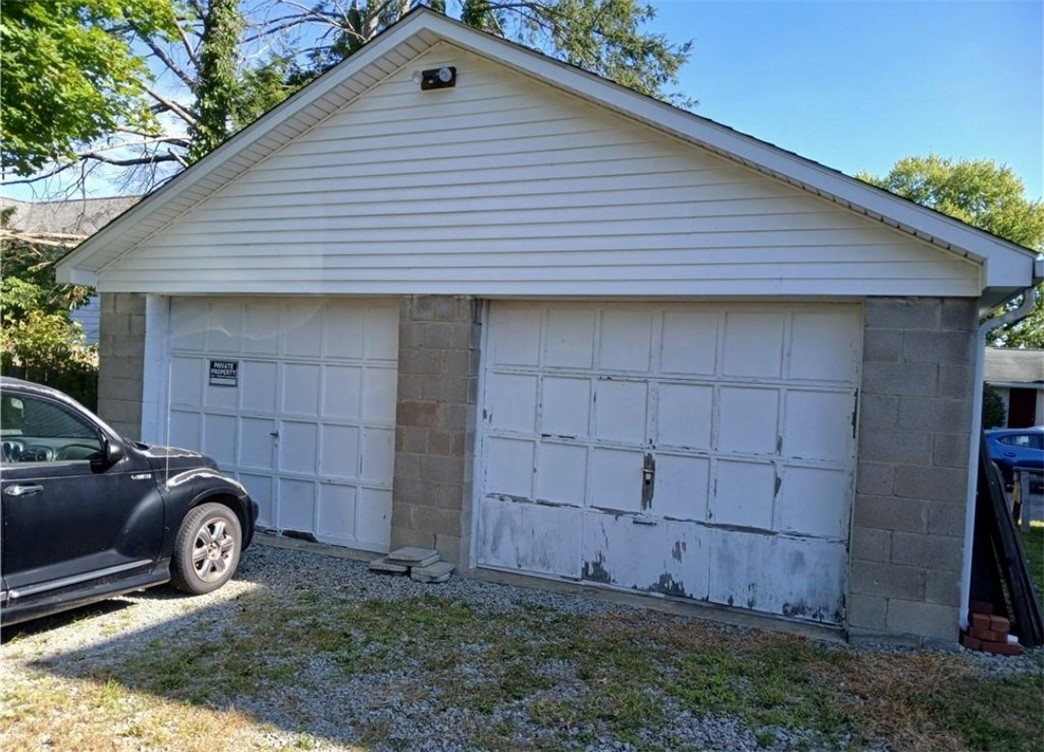 102 N Hickory Alley