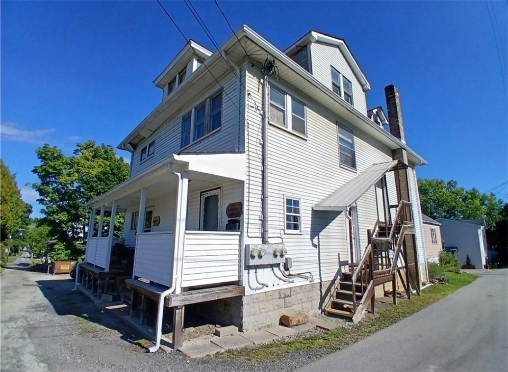 102 N Hickory Alley