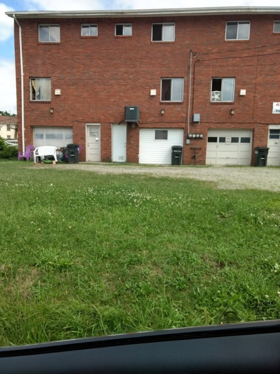 633 American St