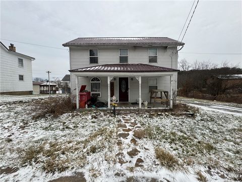 Photo of 127 Washington Ave, Dayton, PA 16222 (MLS # 1737410)