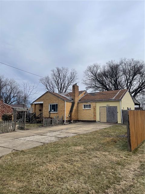 Photo of 153 Alder St, New Kensington, PA 15068 (MLS # 1744090)