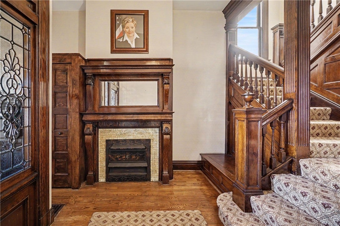 1037 Chartiers Ave