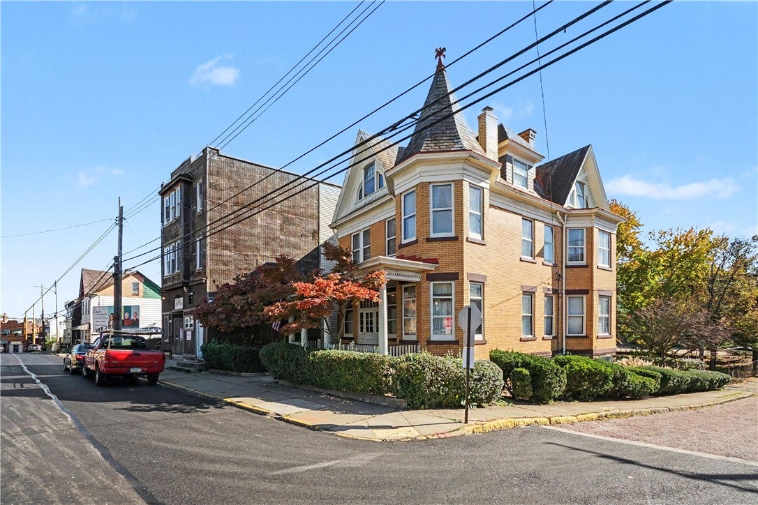 1037 Chartiers Ave